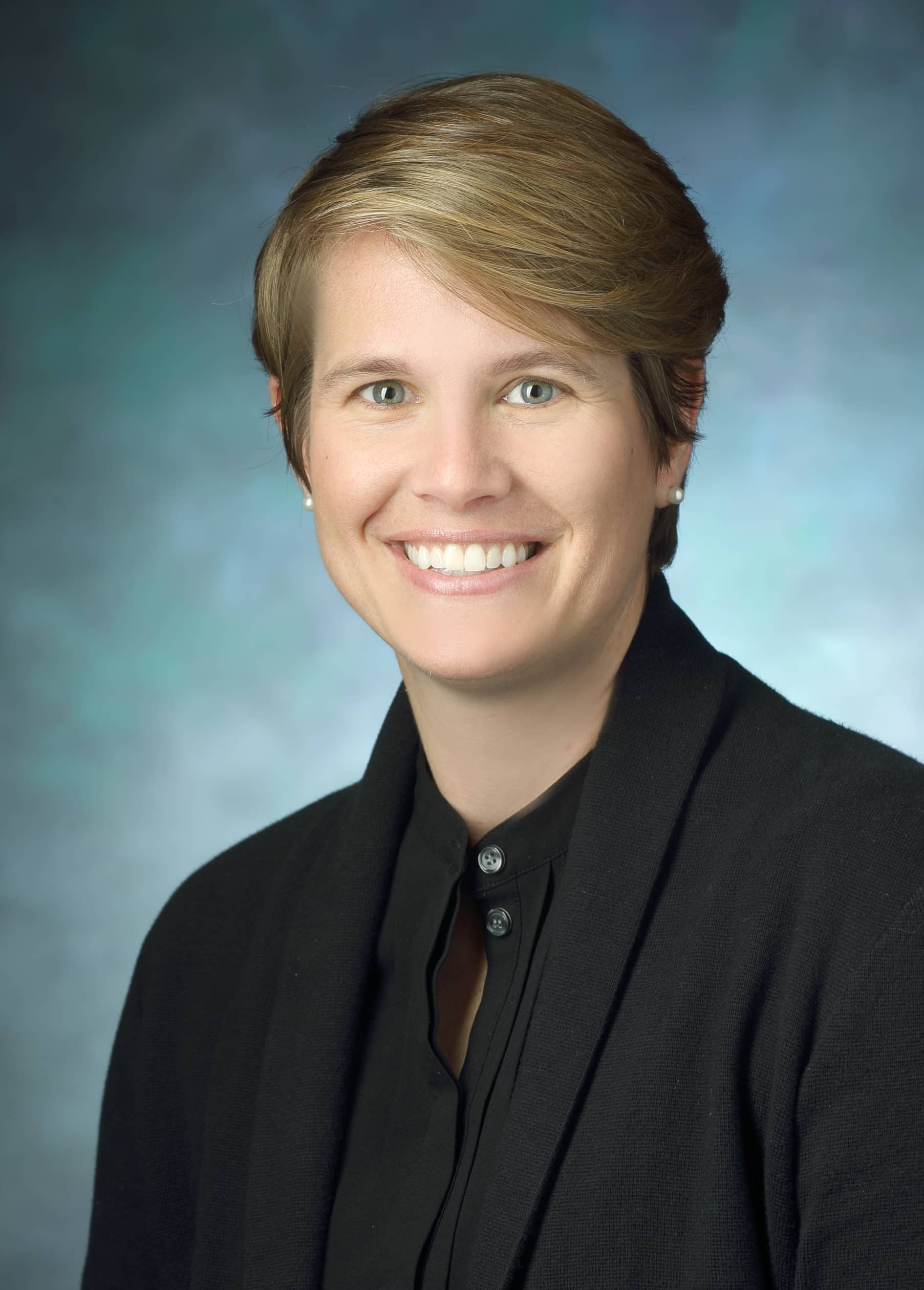 Lindsay Hebert headshot